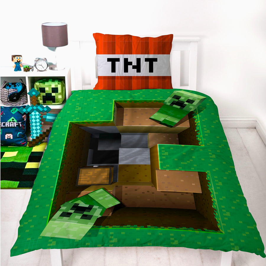 Minecraft Bettwäsche mit 3D Motiv auf Bett gezogen