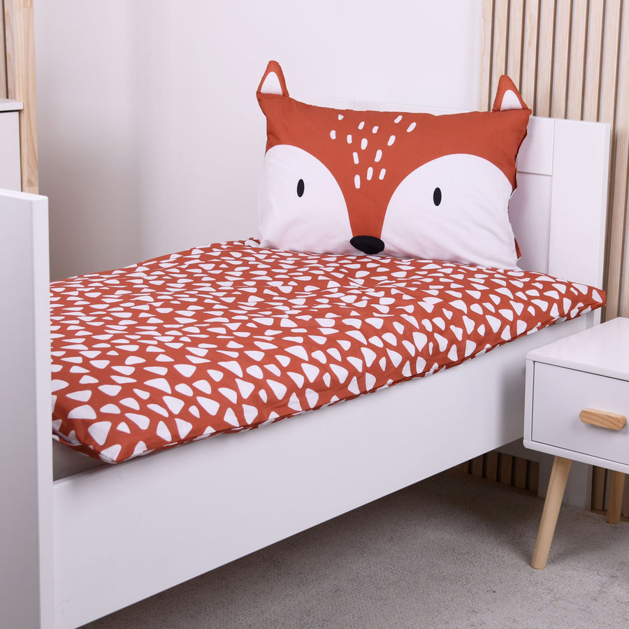 Fuchsbettwäsche auf Bett gezogen