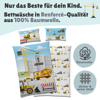 Vorder- und Rückseite der hellblau und weißen Babybettwäsche mit Baustellen Motiv nebeneinander dargestellt