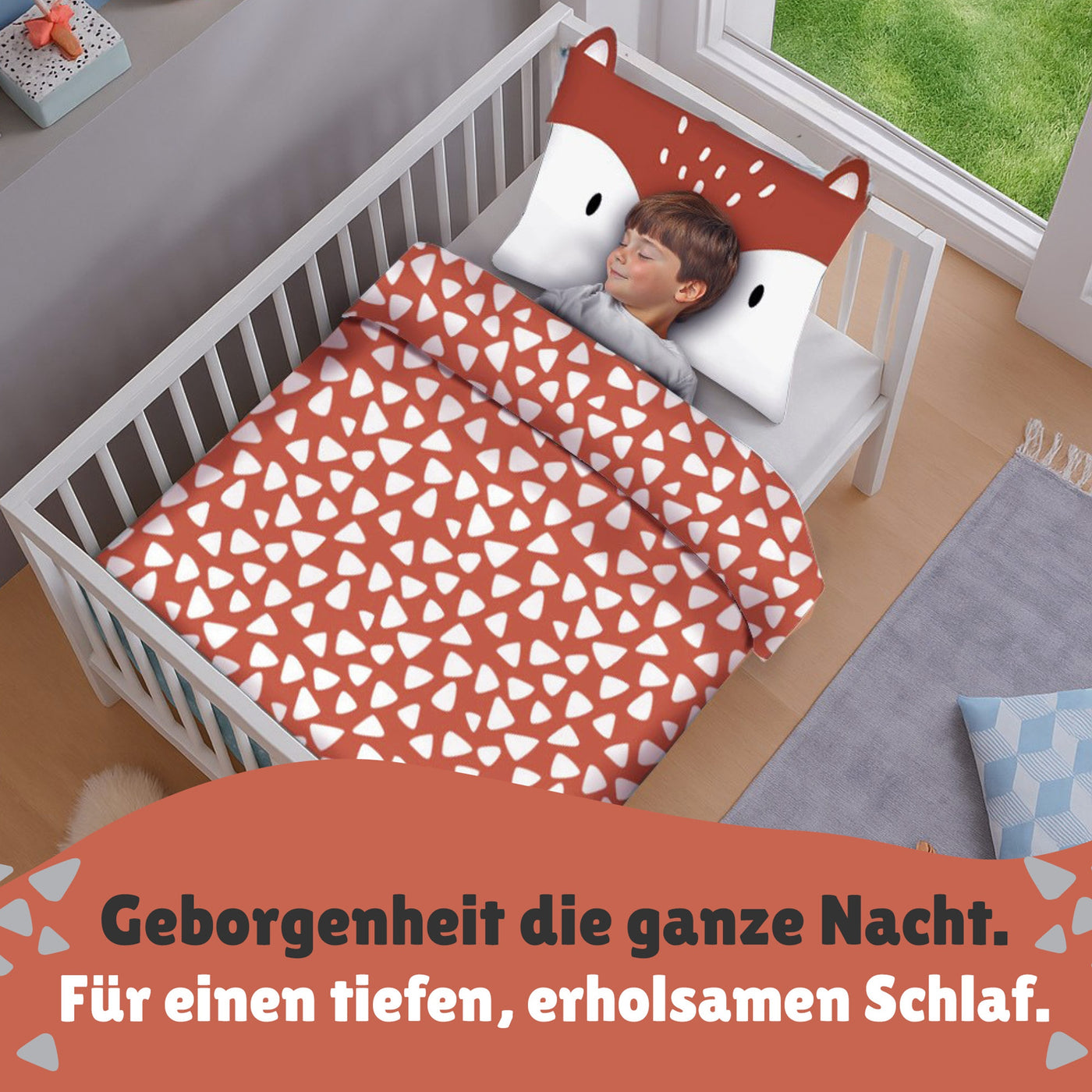 Wendeseite der Fuchsbettwäsche auf Bett gezogen