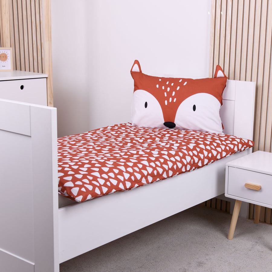 Fuchsbettwäsche auf Bett gezogen