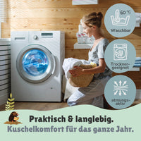 Detailansicht Deckenbezug Vorderseite mit Hase Igel Maulwurf tanzend im Kreis auf einer Wies