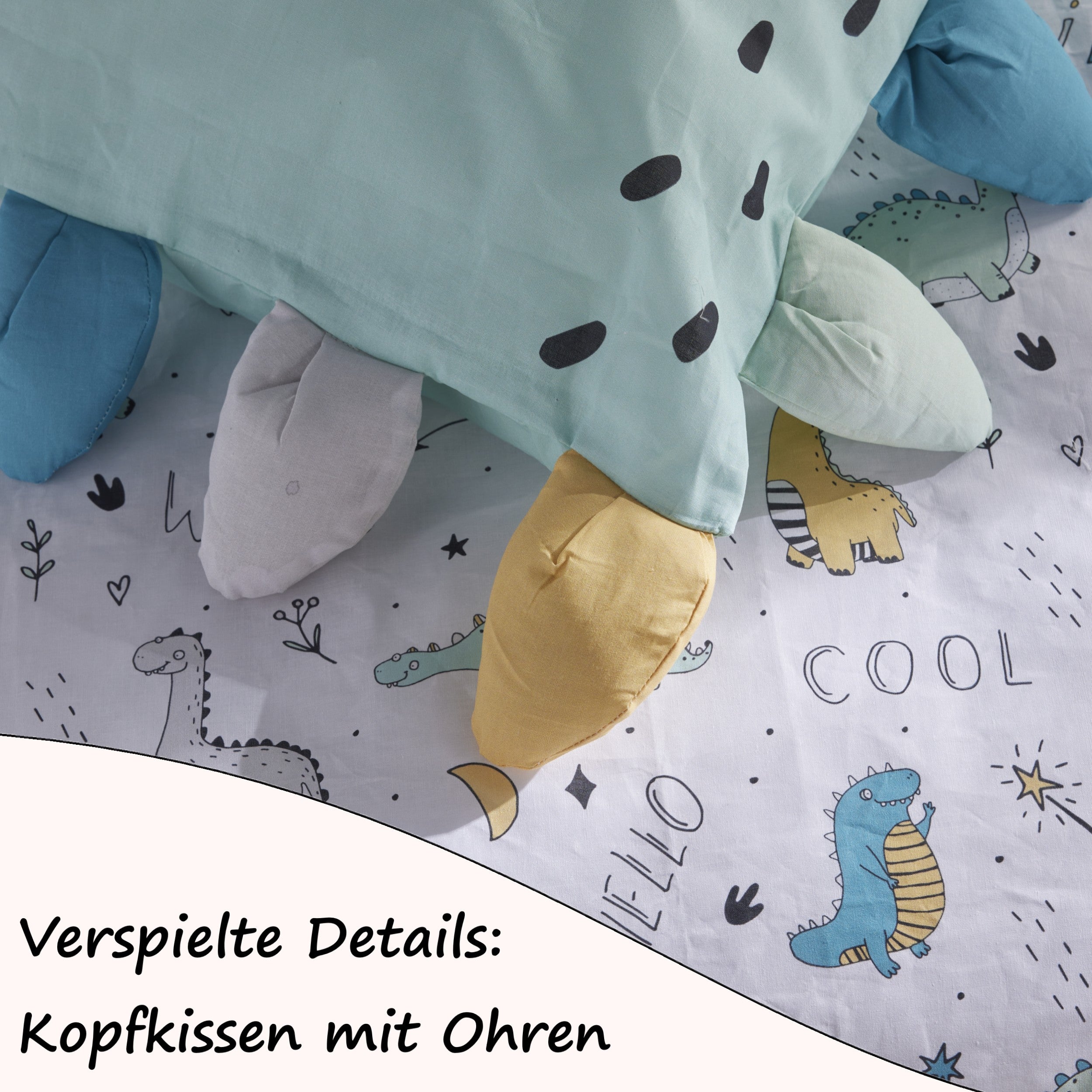 Detailansicht Ohren in verschiedenen Farben am Kopfkissen mit Dino-Gesicht