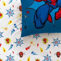 Detailansicht Kopfkissen mit Spiderman auf Bettwäsche (Rückseite) liegend
