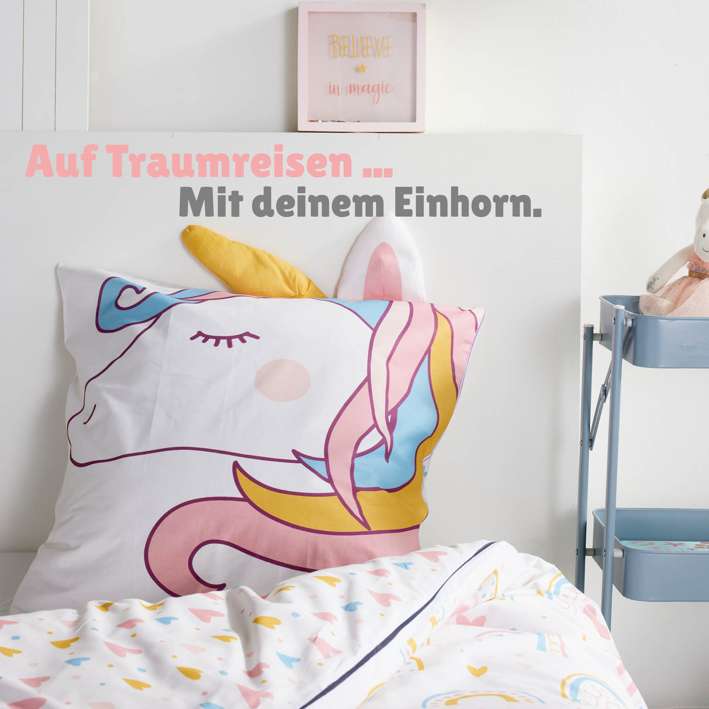 Großaufnahme Kopfkissen mit Einhorn und Ohr