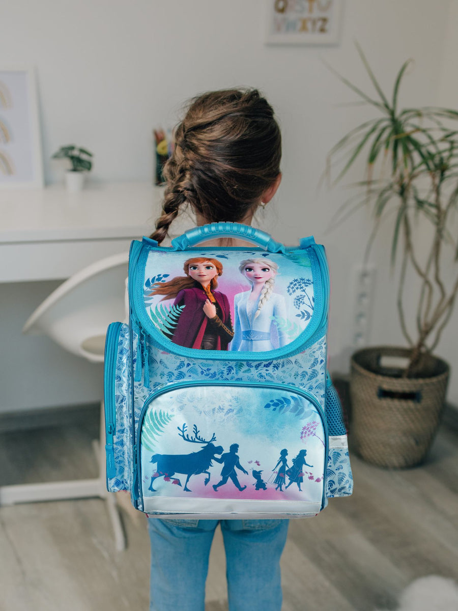Frozen Schulranzen in hellblau mit Anna und Elsa auf Deckel im 5-teilige Grundset mit Federmappe, Turn- und Geldbeutel, sowie Schlamperrolle