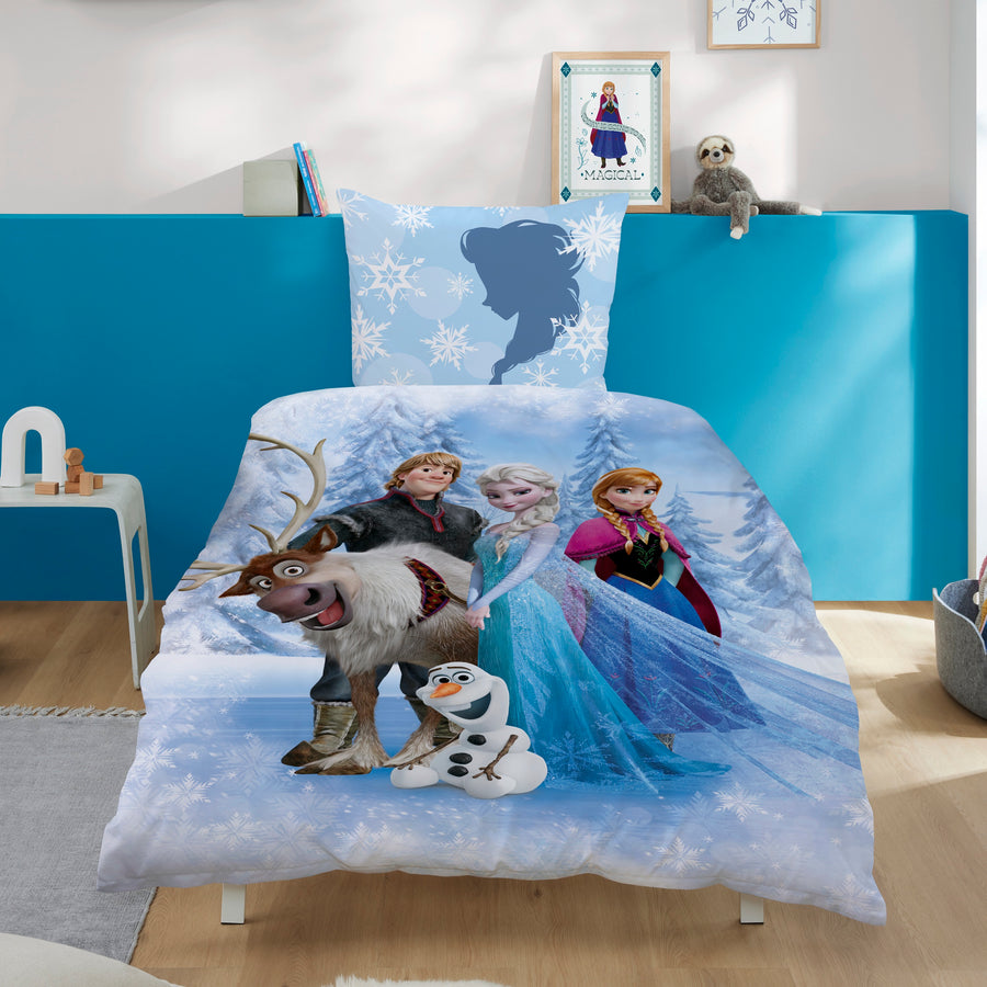 Blaue Frozen Bettwäsche mit Anna, Elsa, Olaf, Kristoff und Sven auf Bett gezogen