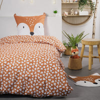 Kinderbettwäsche fuchsrot mit Kopfkissen mit Ohren in Fuchsoptik auf Bett gezogen