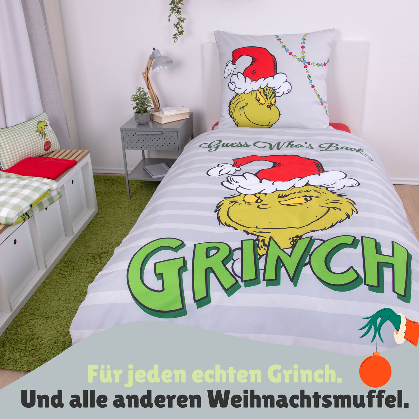 Vorderseite der Grinch Bettwäsche auf Bett gezogen