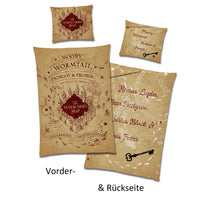 Vorder und Rückseite nebeneinander abgebildet mit Karte des Rumtreibers, sowie den Namen der Erschaffer auf der Wendeseite der Bettwäsche