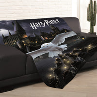 Stimmungsbild Kuscheldecke auf Couch gemütlich angerichtet