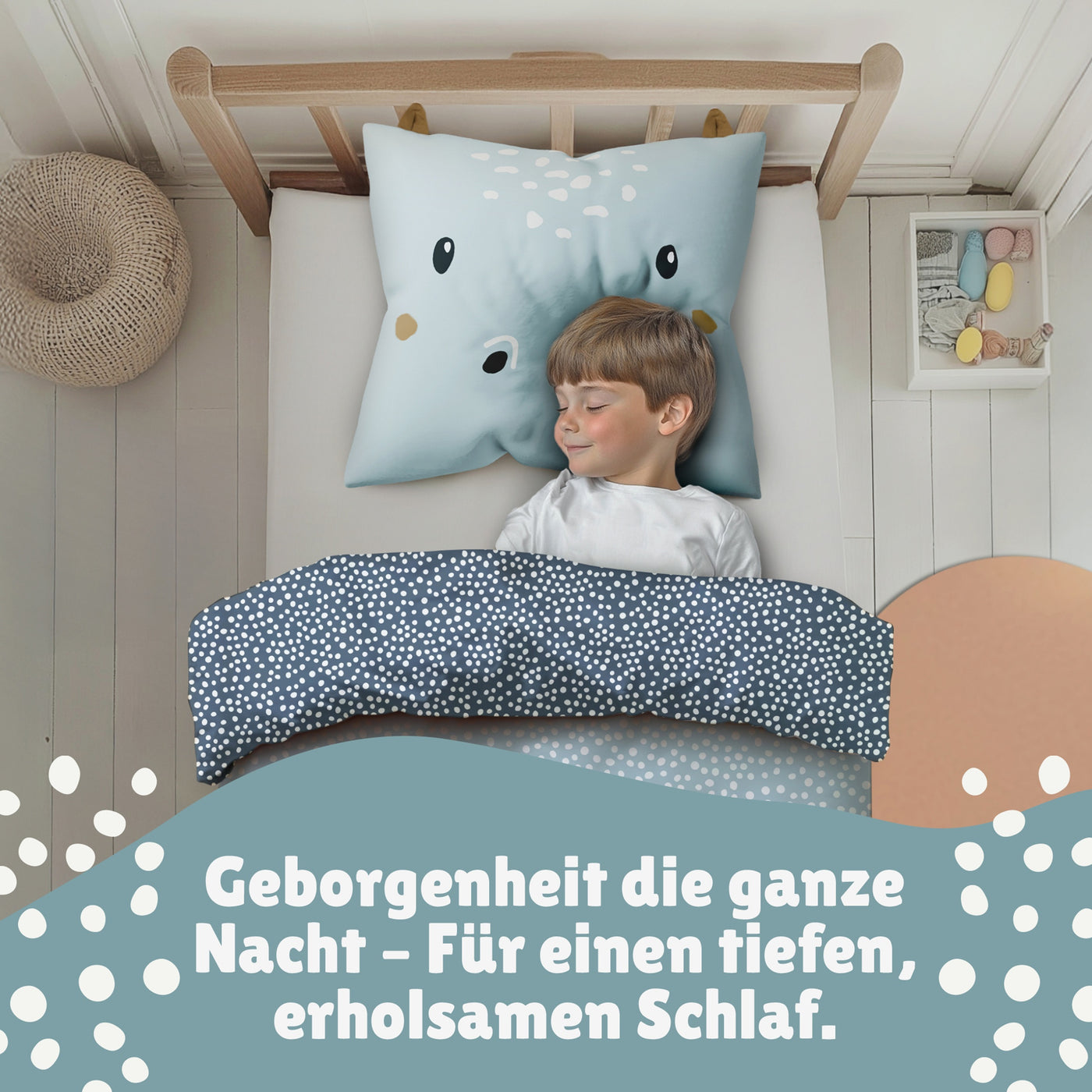 Junge schläft seelig lächeln in Hippo Nilfperd Bettwäsche