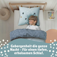 Junge schläft seelig lächeln in Hippo Nilfperd Bettwäsche
