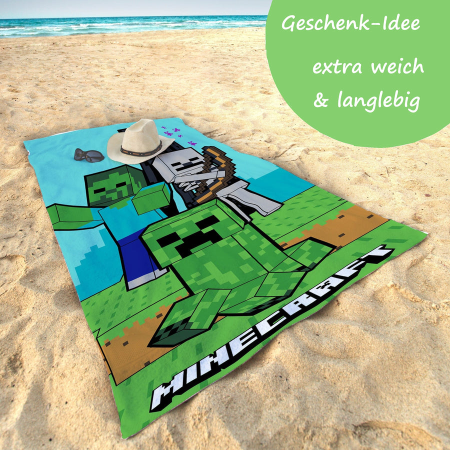 Strandtuch am Strand mit Infotafel