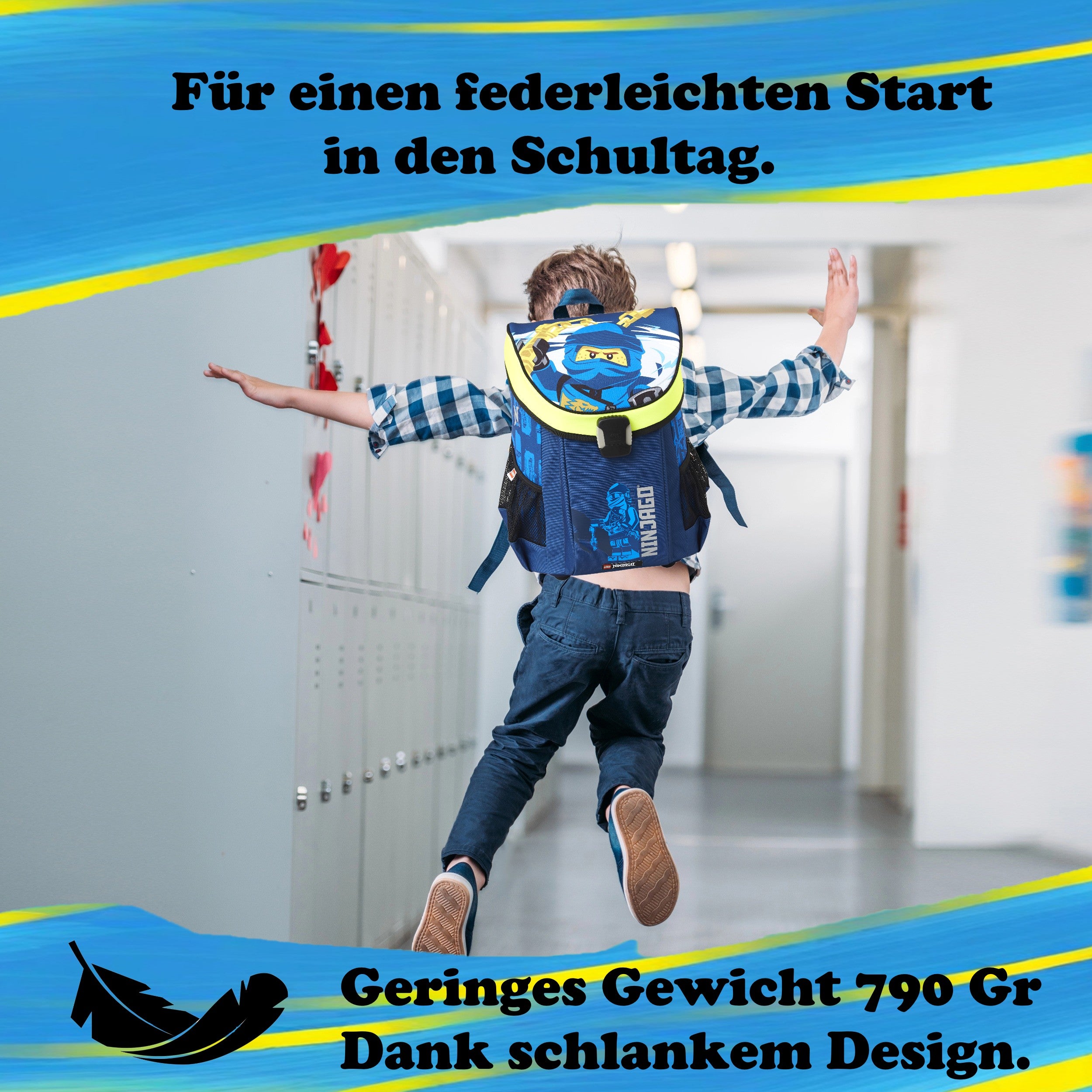 Junge springt auf Schulflur mit Lego Ninjago Ranzen auf dem Rücken