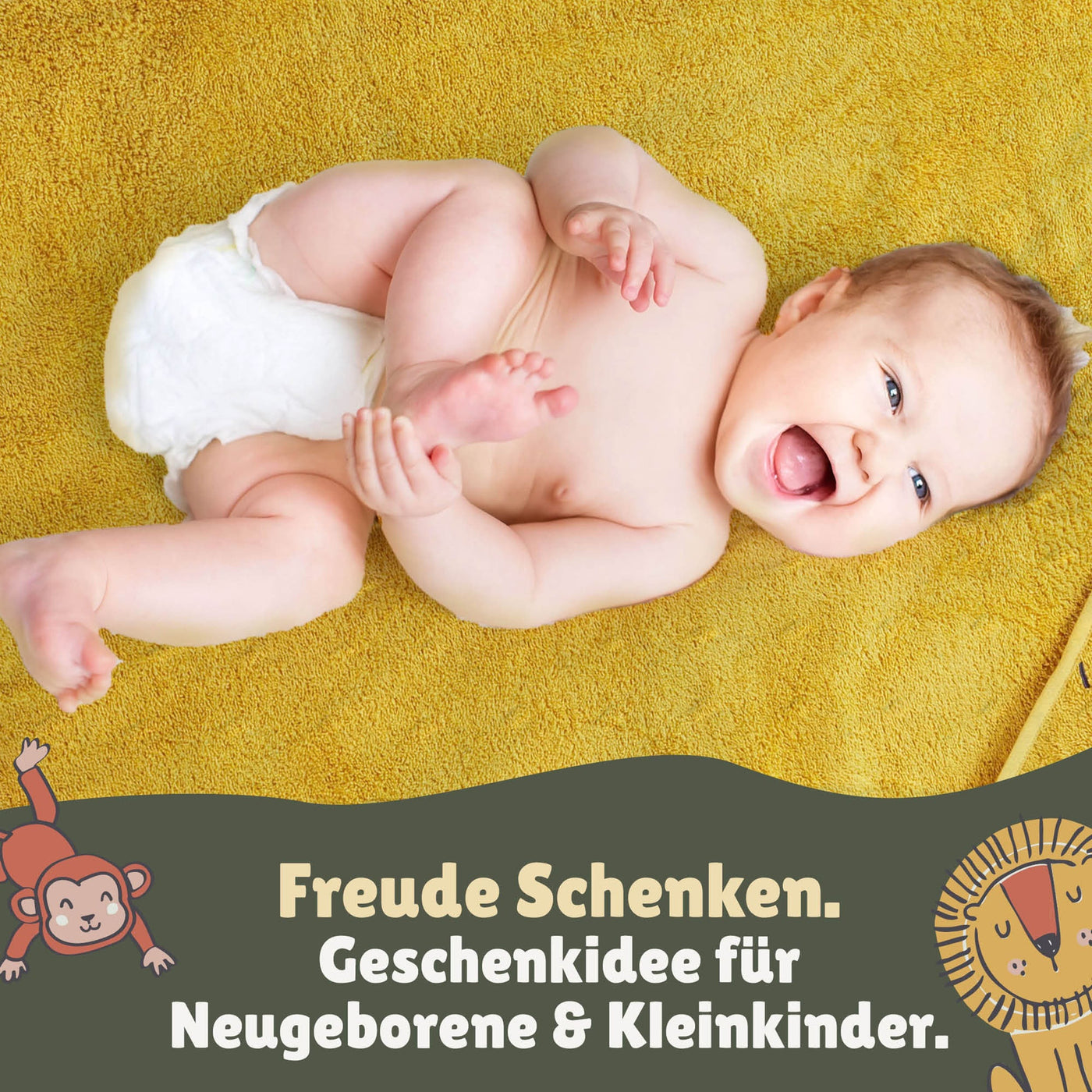 Baby Badetuch gefaltet vor gelbem Grund
