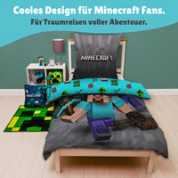 Bettwäsche auf Bett gezogen in dekorativ eingerichtetem Zimmer