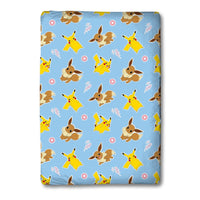 Pokemon Spannbettlaken hellblau 90x200 cm Motiv Friends mit Pikachu und Evoli Muster aus 100% Baumwolle