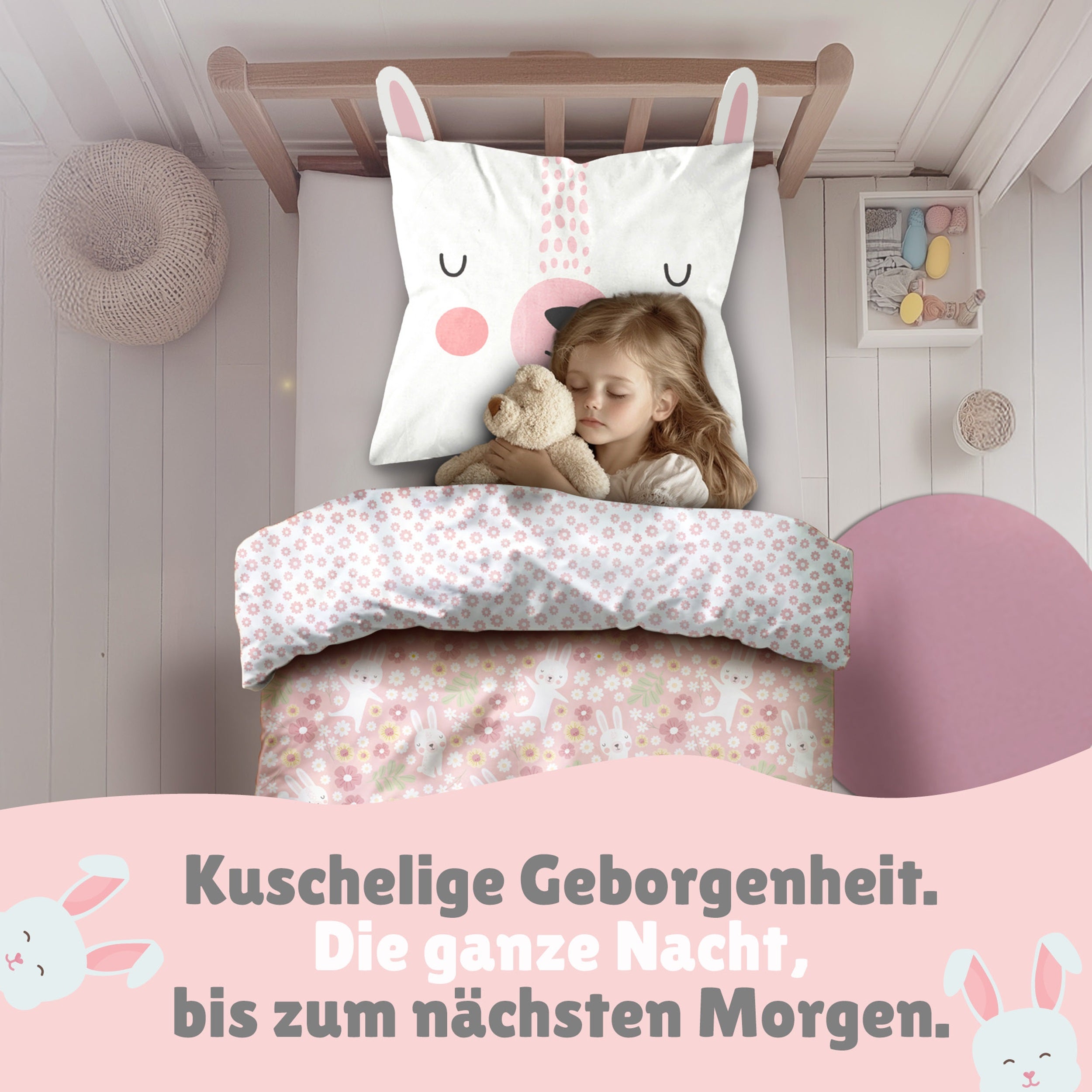 Mädchen schläft selig im Bett mit Hasen Bettwäsche