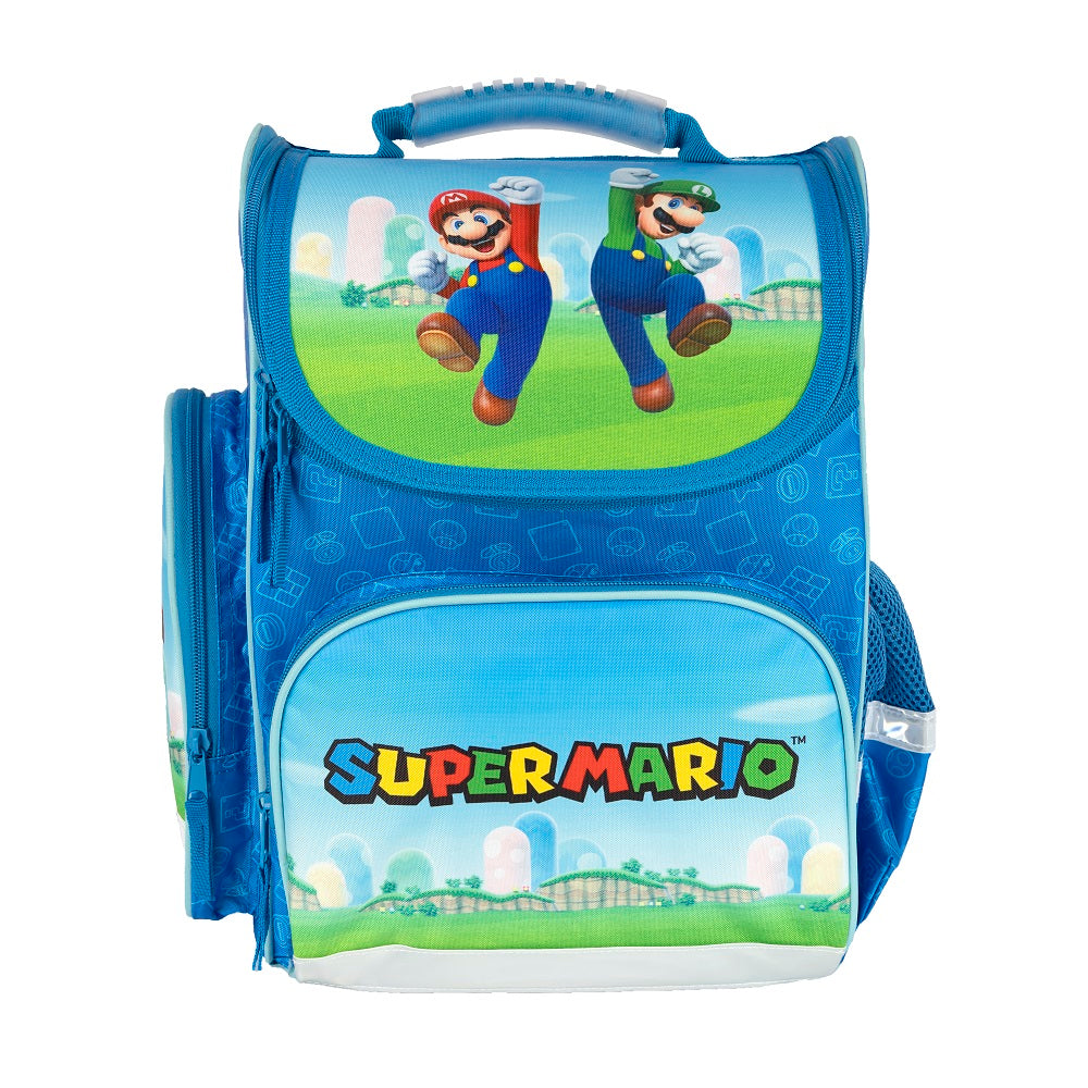Frontansicht Super Mario Schulranzen mit Mario und Luigi auf Deckel des Hauptfachs, Frontasche mit Super Mario Schriftzug