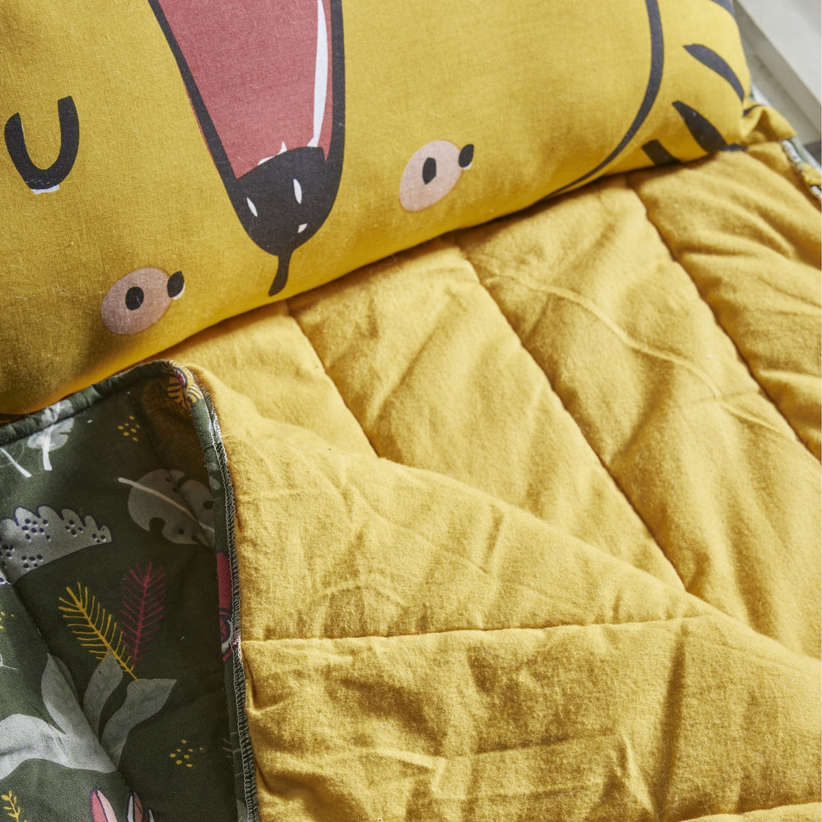 Bettwäsche Set für Kinder 3-teilig Bettzeug 135x200 cm und Schlafsack 142 cm mit Dschungel Motiv aus 100% Baumwolle mit Reißverschluss