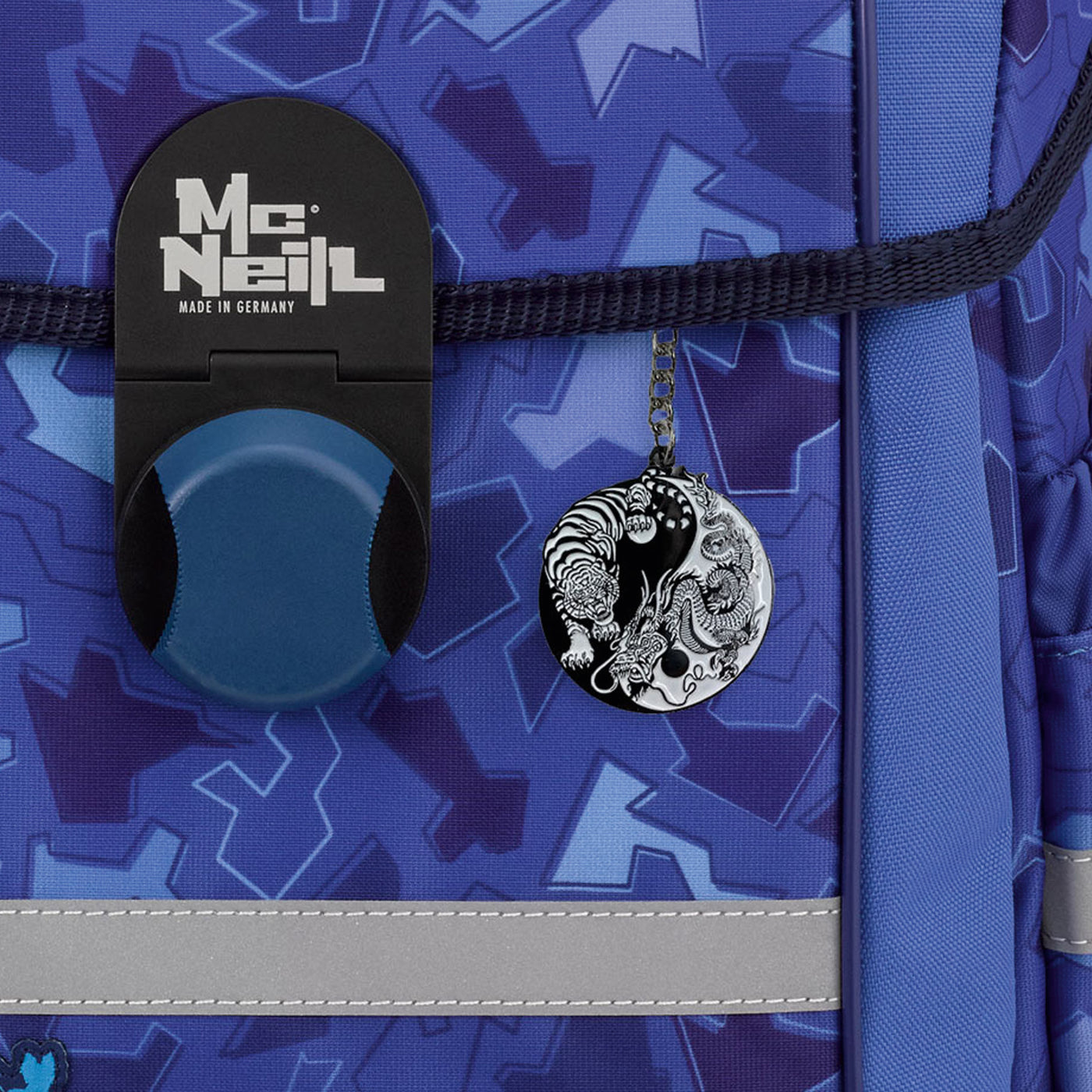 Detailansicht Schlüsselanhänger und Verschluss des McNeill Schulranzen Ergo Complete